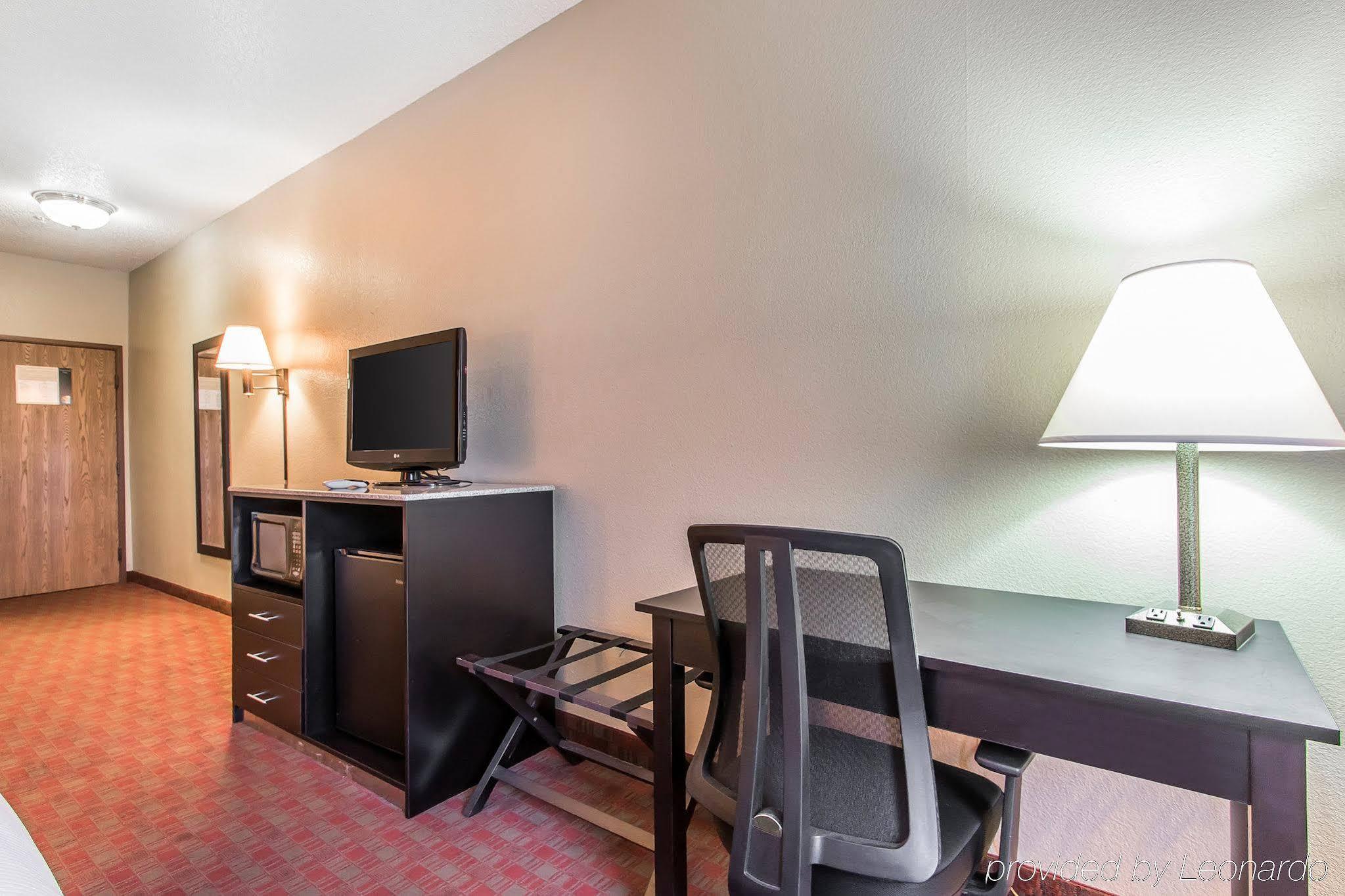 Quality Inn & Suites La Vergne Exterior photo
