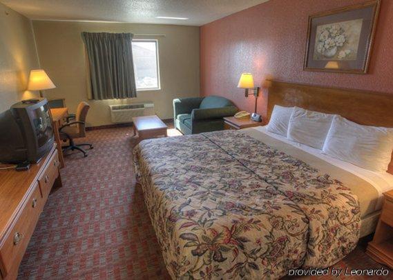 Quality Inn & Suites La Vergne Room photo