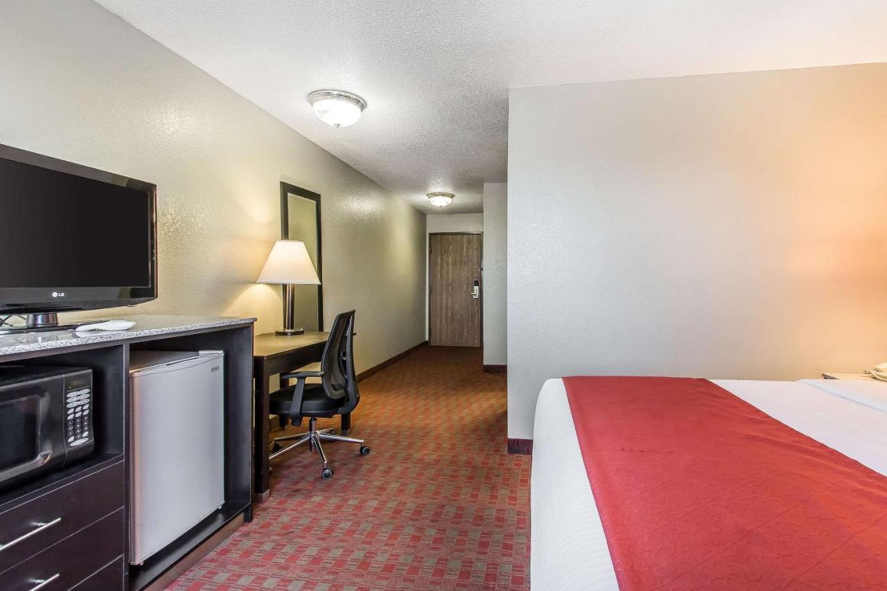 Quality Inn & Suites La Vergne Exterior photo