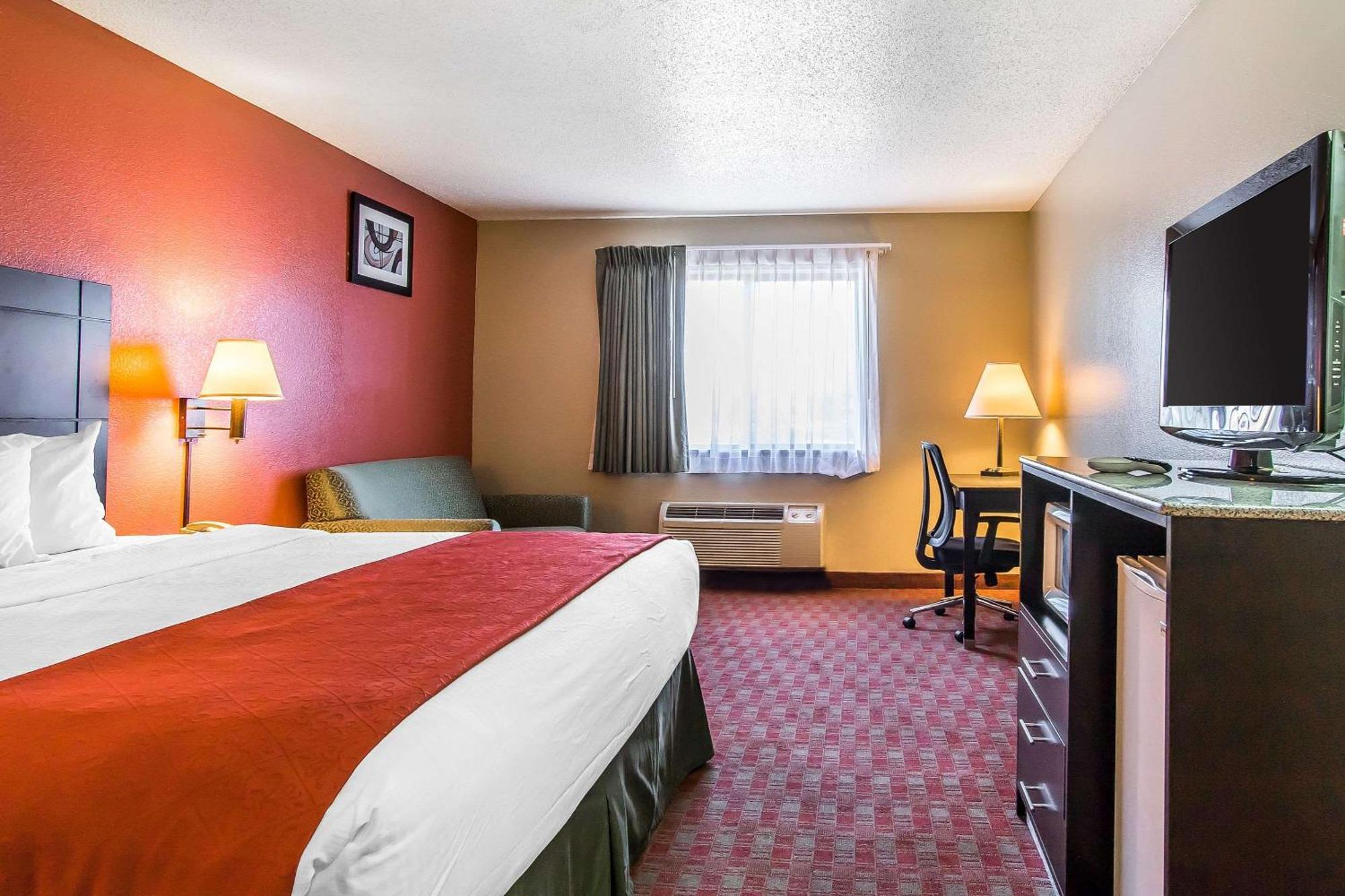 Quality Inn & Suites La Vergne Exterior photo