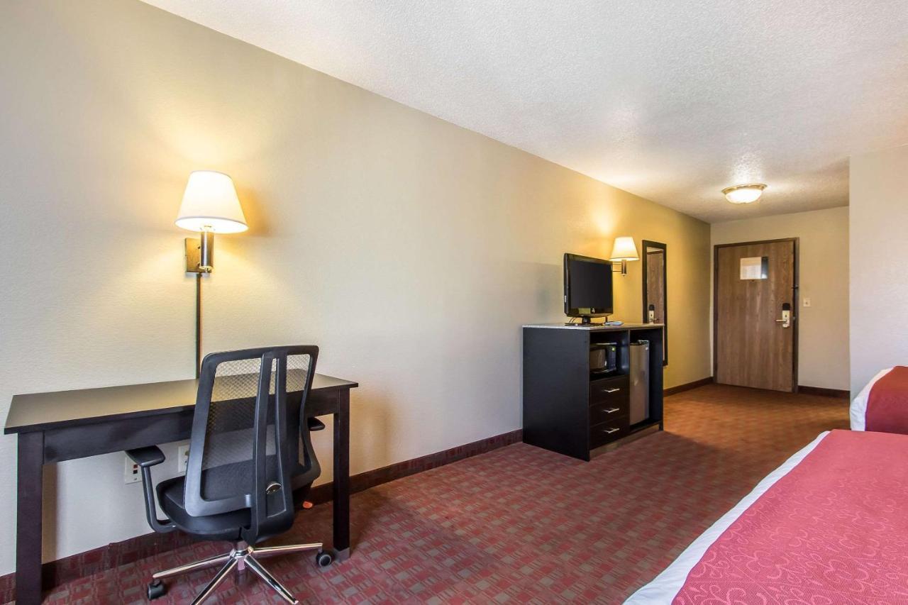 Quality Inn & Suites La Vergne Exterior photo