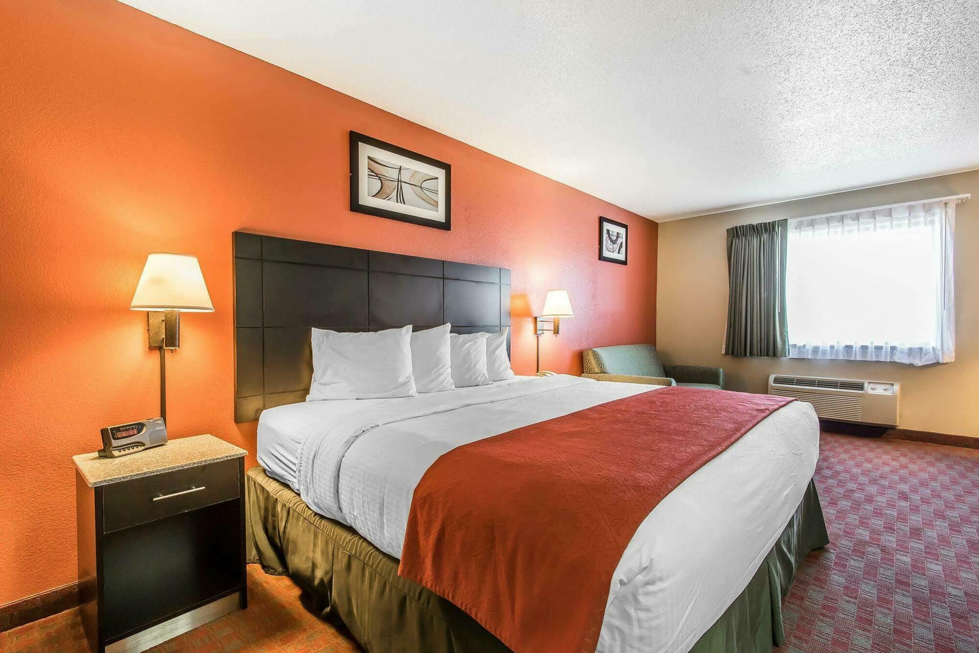 Quality Inn & Suites La Vergne Exterior photo
