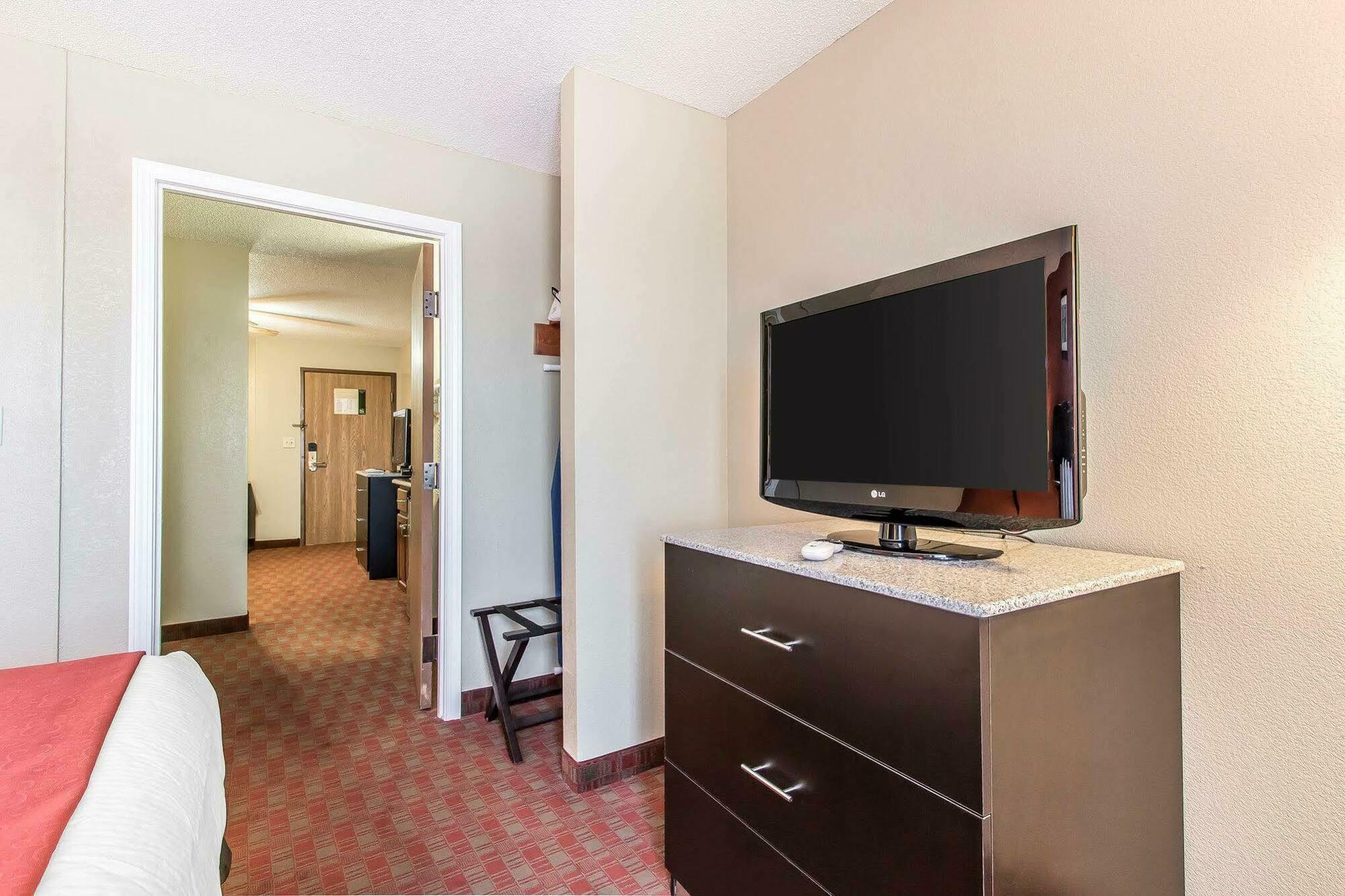 Quality Inn & Suites La Vergne Exterior photo