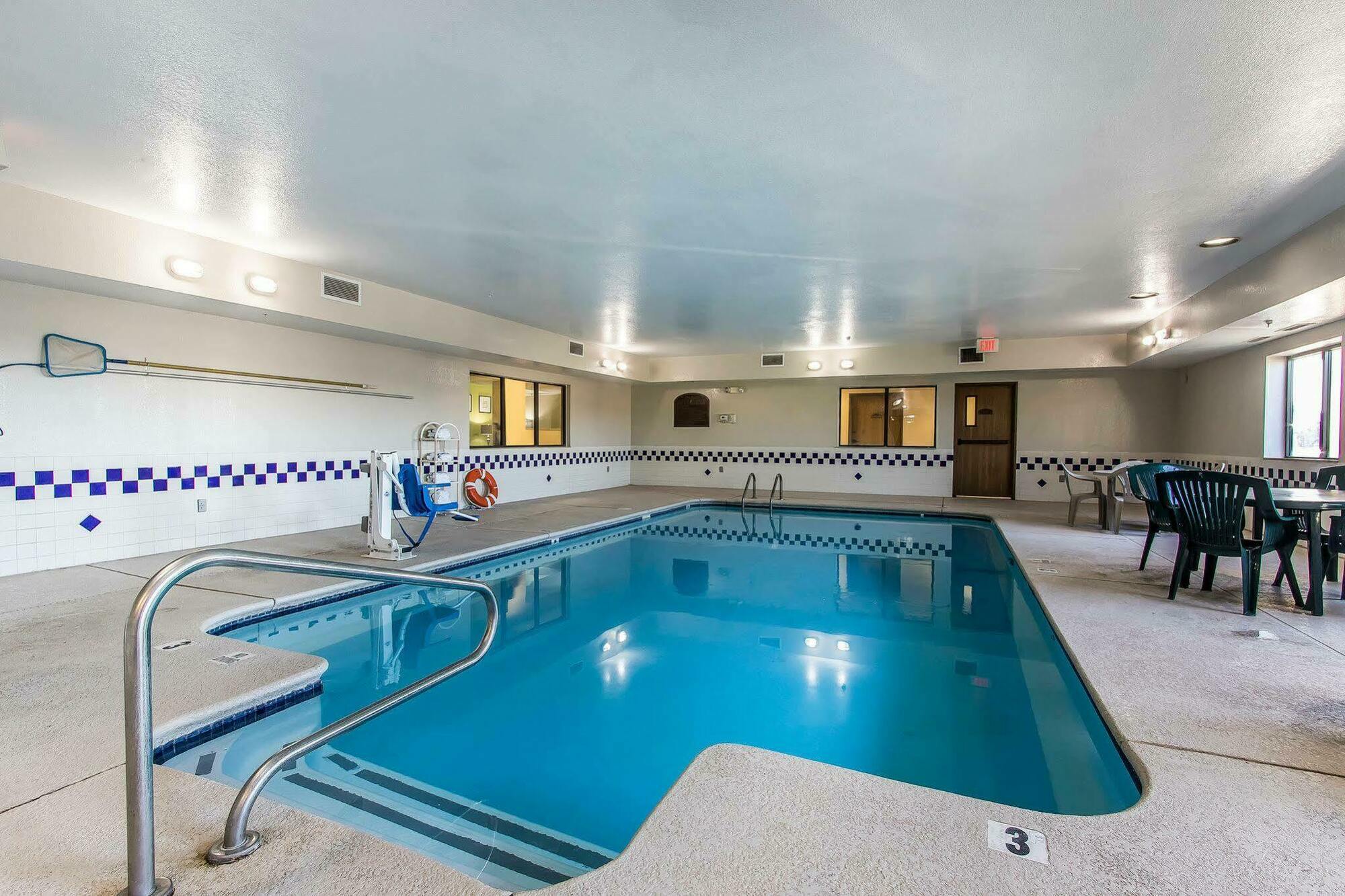 Quality Inn & Suites La Vergne Exterior photo